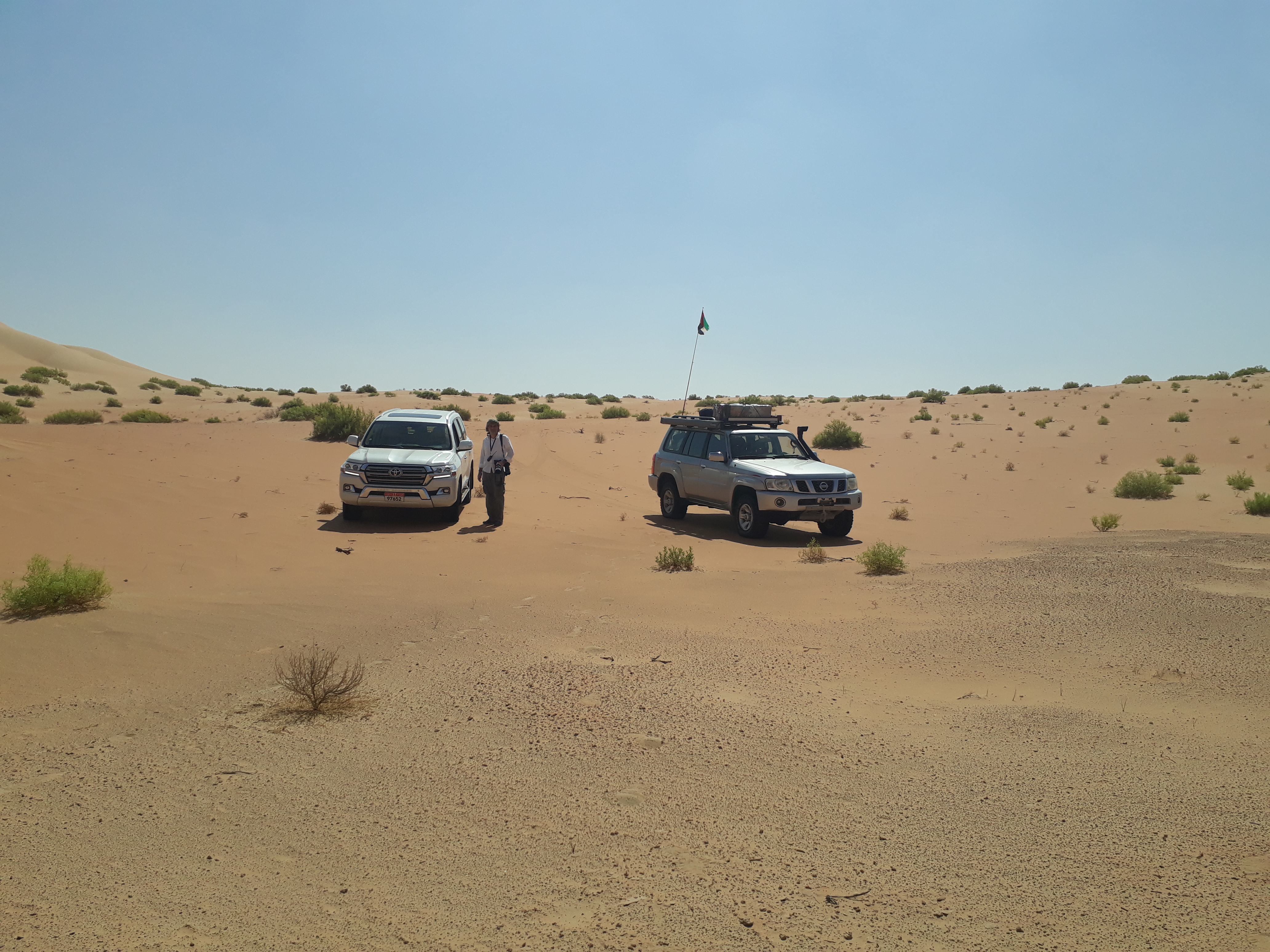 Two 4x4s stopped in the Rub Al Khali desert of Abu Dhabi